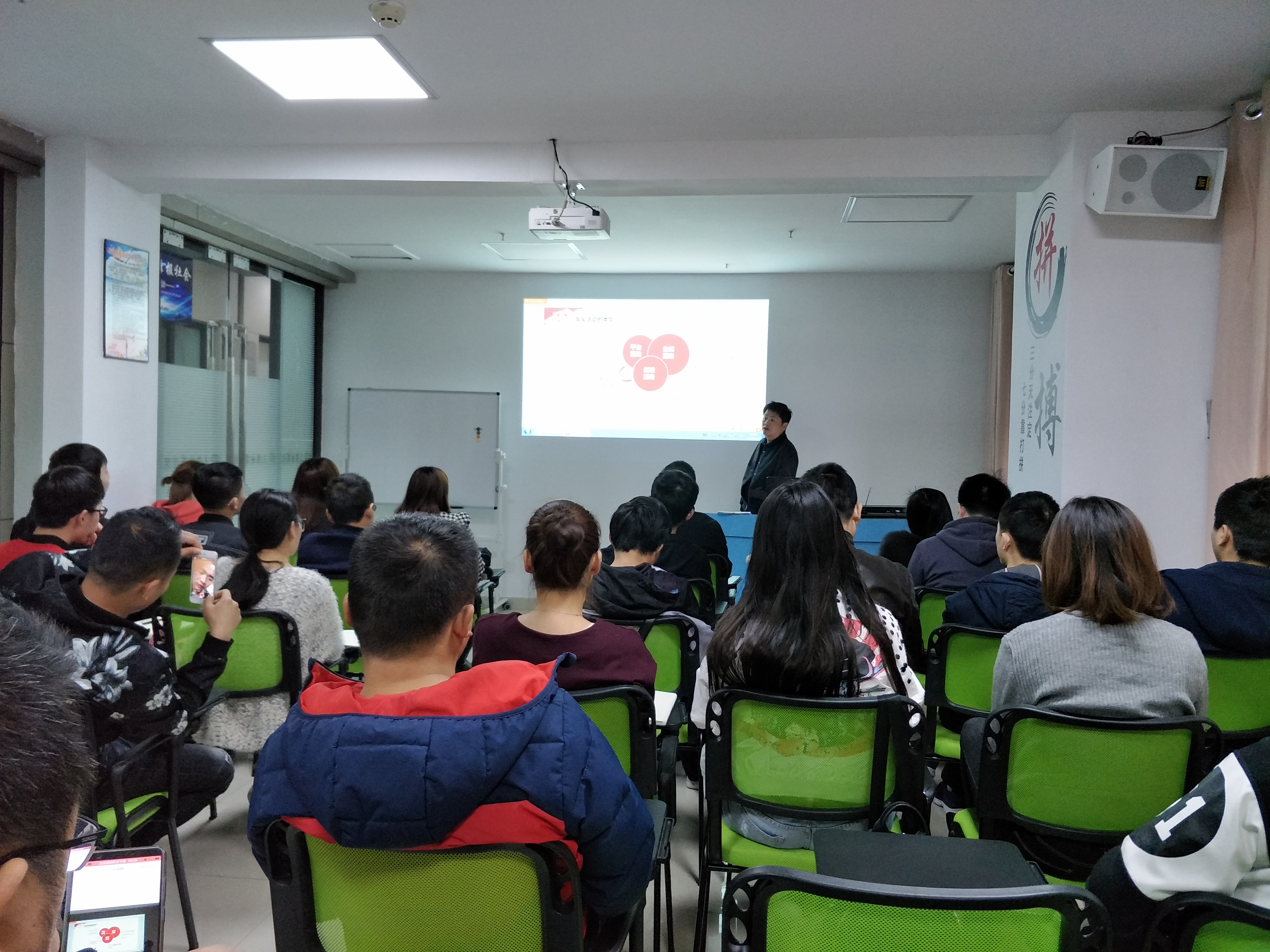 義烏阿里巴巴培訓，三維電商學院阿里1688誠信通培訓新開班了。每天早中晚各一期，實操授課學會為止